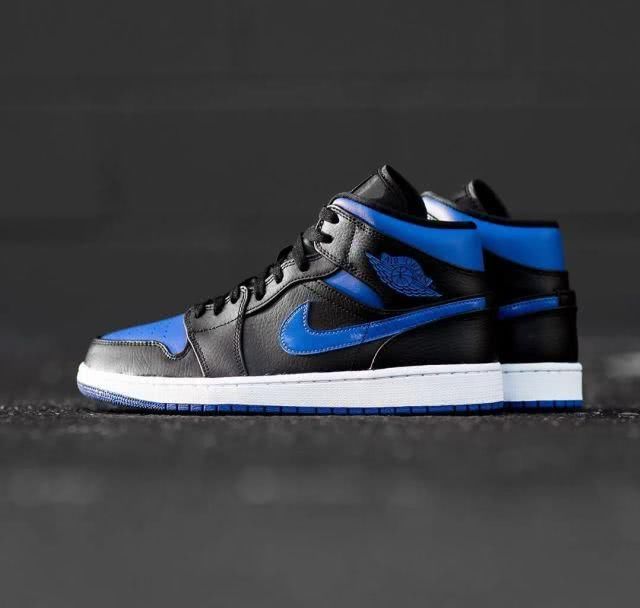  『新品』小黑蓝 AJ1 Mid 又有新品了！荔枝皮鞋身质感超细腻！