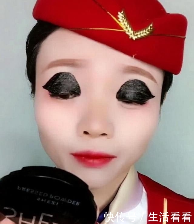  #空姐#空姐画眼线被男朋友吐槽“画得太粗”，睁眼之后网友：没毛病