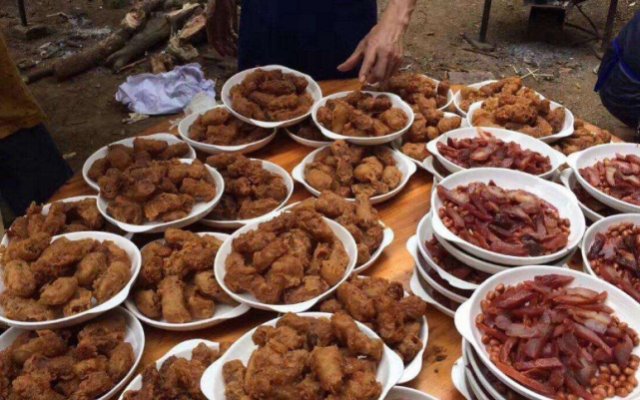  宴席|先看农村300元的酒席，再看城里2千元的酒席，看完就知道差