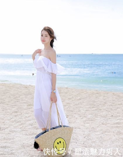 街拍：纯美的白色连衣裙，甜美的公主气息，散发迷人风采