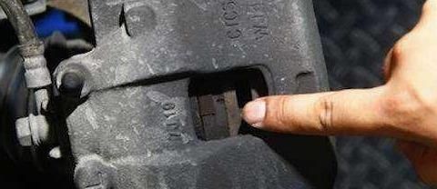  汽车■汽车第一次换刹车片应该在什么时候？要注意哪些地方？车主快看看