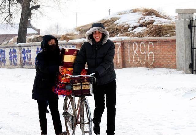  现今■农村小两口月收入10000元，为啥到年底没攒住钱？看他俩怎