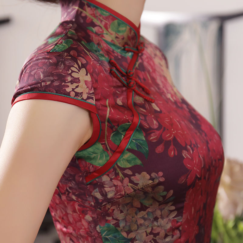 旗袍搭配丁字裤,展现性感“蝴蝶臀”,魅力无限