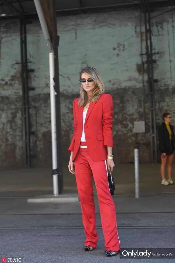 你距离时髦精可能就差一副超窄墨镜了