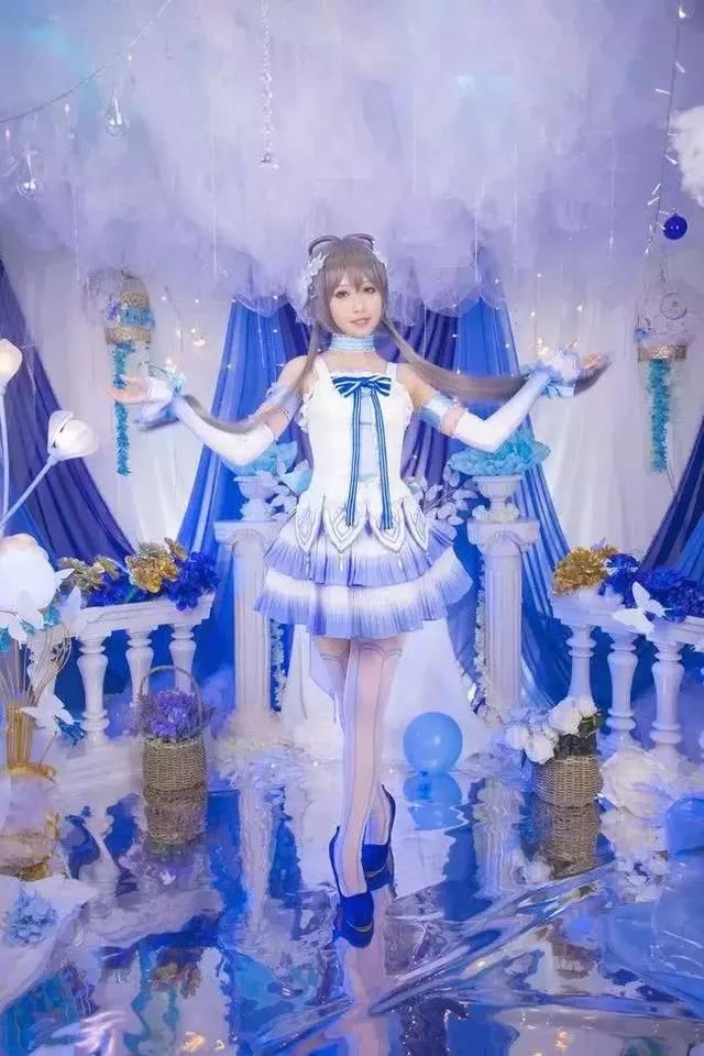 VOCALOID洛天依生日快乐 仙境般的白丝小姐姐 很美丽!