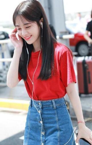 159鞠婧祎和173关晓彤同穿短裙，网友：老天爷真不公平！