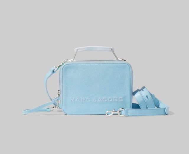  「蓝色」Marc Jacobs 2020年春夏款除开相机包，这种＂蓝＂用在包上也很漂亮