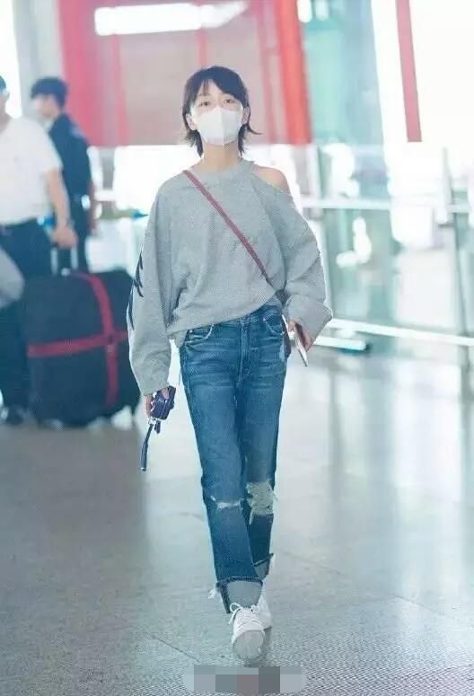 关晓彤提前过冬张子枫红配绿,这次迪丽热巴的衣品也是不敢恭维!