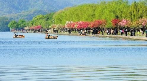 这首《采桑子》，是描写西湖最美的一首宋词，让人回味无穷