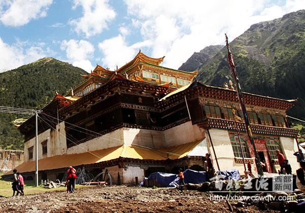 四川新龙丹霞奇景 鬼斧神功惊艳世界