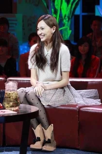 原来黑丝可以性感到这种程度；网友：美到不敢直视！