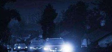  「夜晚」夜晚高速开车用近光灯是错的？交警：直错到离谱，谁教