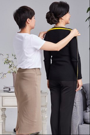 伊里兰中老年服装定制:给妈妈的专属定制温暖