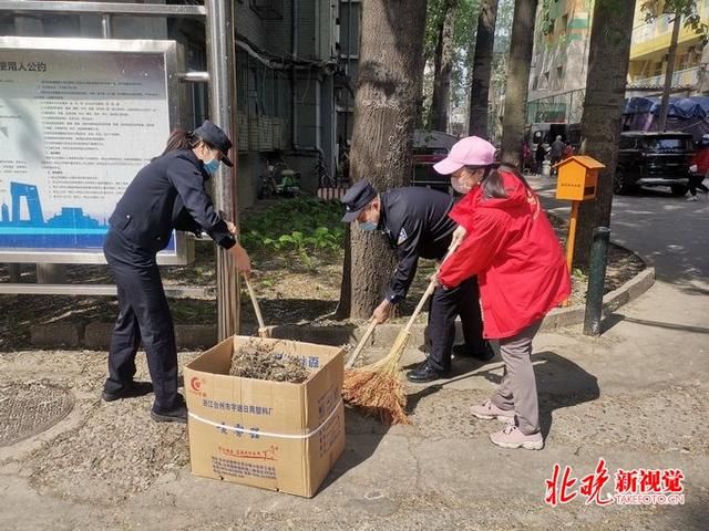  『打扫』北京周末大扫除活动见效，但整洁的环境既要靠打扫，更要靠保持