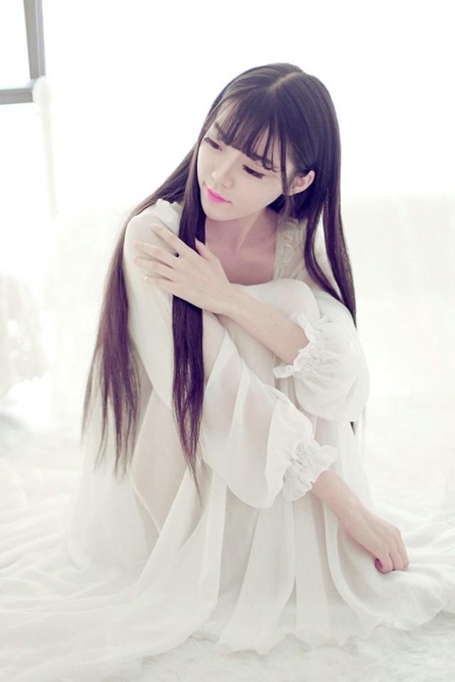 仙气长发美女白皙性感私房写真图片
