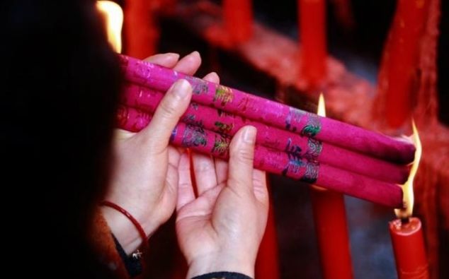 烧香拜佛有说法,不懂可不要乱拜!进了寺庙,有些规矩必须得守