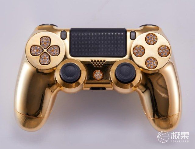 真金真钻，Brikk推出镶金钻版PS4手柄