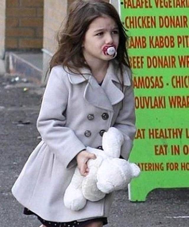  『引发』高跟鞋、奶嘴、穿高跟鞋的小七以及引发网友评论，好莱坞宝贝备受关注