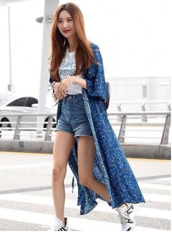 女明星新时尚:泳衣外穿!“第一美腿”李宣美又走在“时尚前沿”