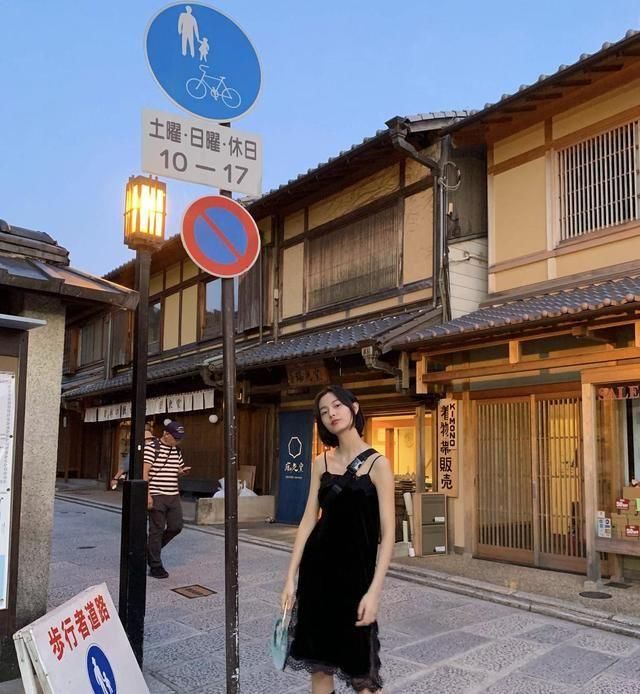 「身穿搭中」宋威龙女朋友赵佳丽是何方神圣？看她穿搭，就知道她不简单