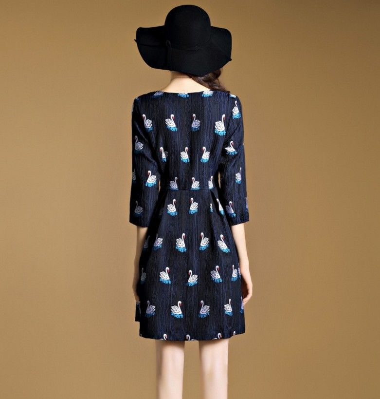 入秋了，你秋装买够了吗?新款“小香风”套装别错过，美的更出众