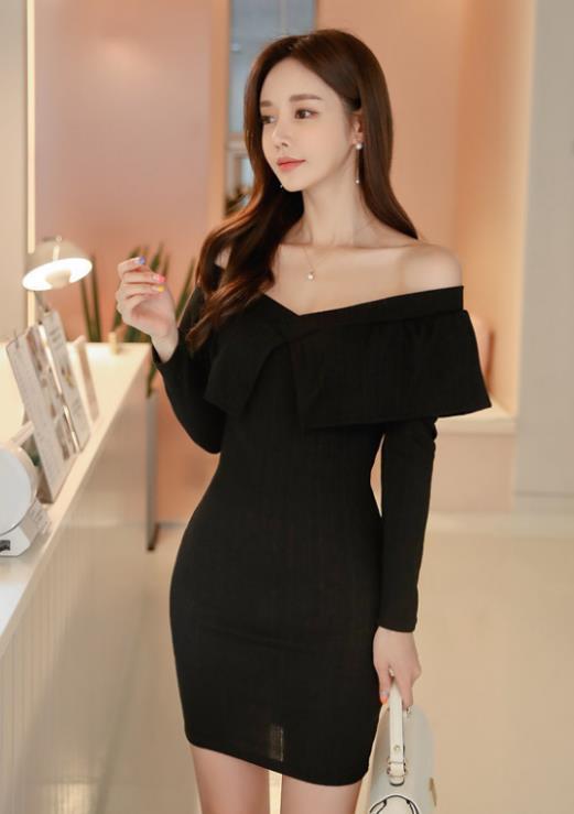 「搭配」街拍:天生丽质的小姐姐,一条黑色的连衣裙,时尚魅力气质十足