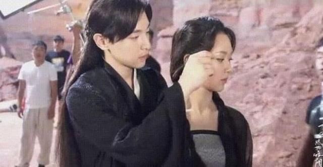 邓伦方发辟谣声明，杨紫又莫名躺枪，双方粉丝又开启互撕大战？