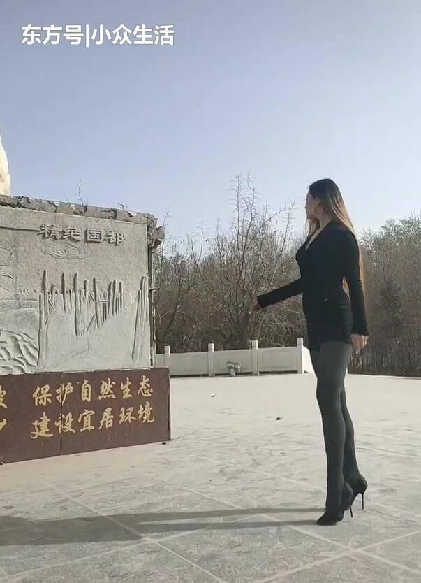  好处|街拍：妹子穿热裤有什么好处?再也不愁个子矮了!