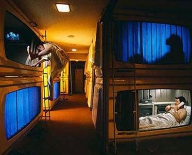 日本“胶囊酒店”被中国游客吐槽：什么都好，就是带女朋友不方便