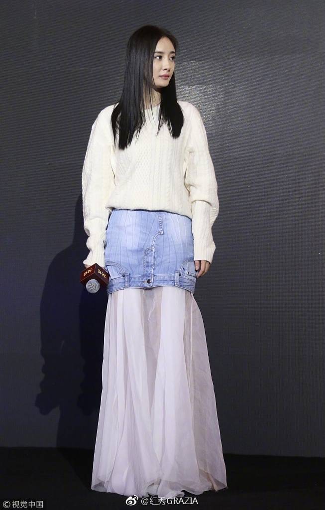 拯救发际线的刘海让人认不出杨幂？但她的衬衫搭配却令人叫绝