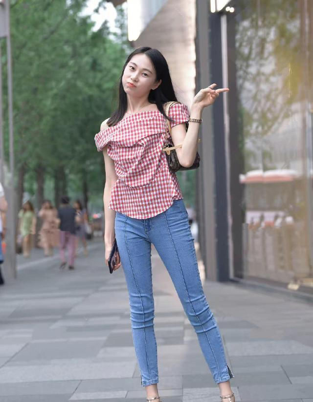  [气质]百搭不过牛仔裤,穿上美感十足,彰显女神时尚魅力,散发青春气质