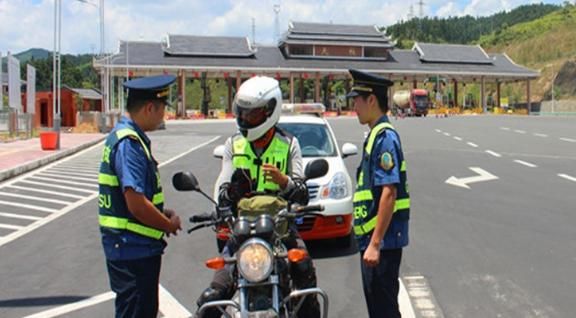 9月1日起，高速公路收费下调，车主：这和我们没什么关系的！