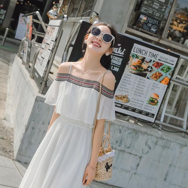 姑娘就服你!这样的优雅一字裙,都被你找到!真的很清新可爱迷人