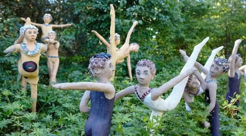 最“诡异”的公园,奇怪的雕像充满这里,游客却不断