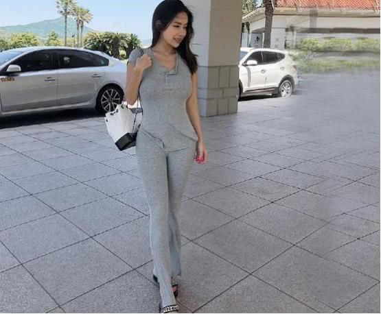 自信的女人，更应该穿打底裤，展示自己的自信与好身材