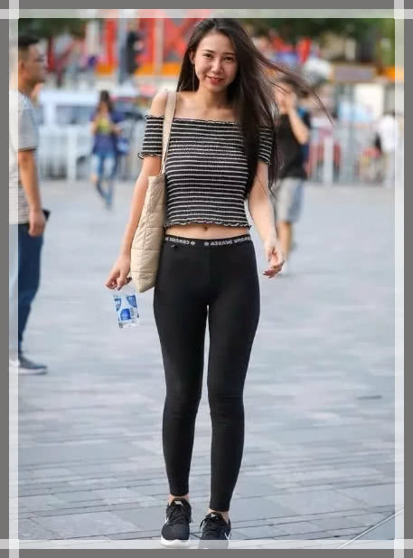 气质小姐姐美似邱淑贞 明媚的微笑倾国倾城