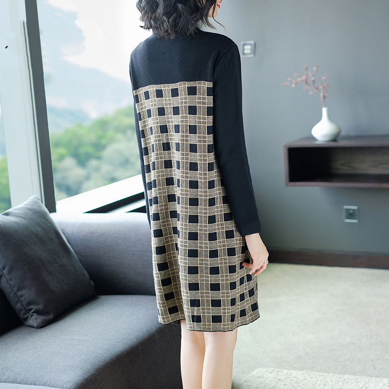 女人若到了中年，建议秋天买件这种高级秋裙，虽贵~但美得不得了