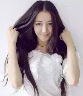 对比迪丽热巴出道前照片，整容谣言出真相!