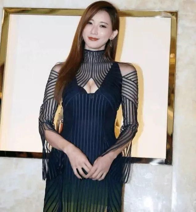 林志玲胆真大，皮裤穿成这样！网友：腿缝宽到能放下一个拳头！