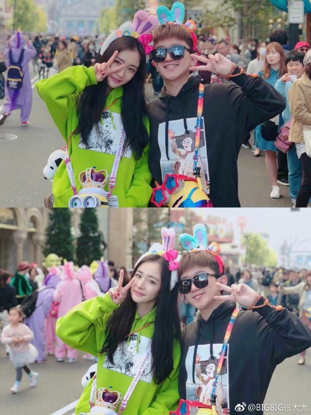 49岁的王菲和杨幂同穿荧光绿,天后和辣妈果然不一样,气场差太多