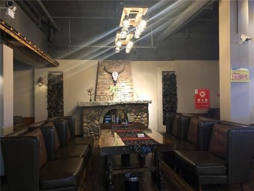 西藏自驾之旅第4天：大雪中前往稻城亚丁，看到4个交通事故