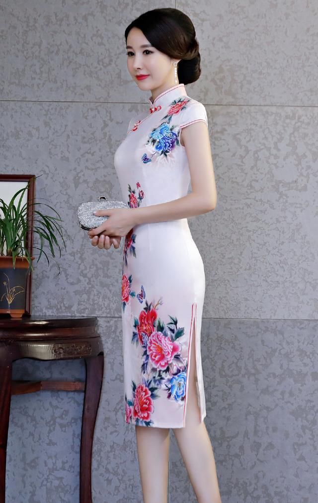 经典数百年，立领印花修身旗袍，奢华大气又高端！