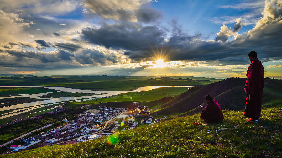 国内最大的尼姑庵，里面有2万名尼姑，而且就在四川的白玉县