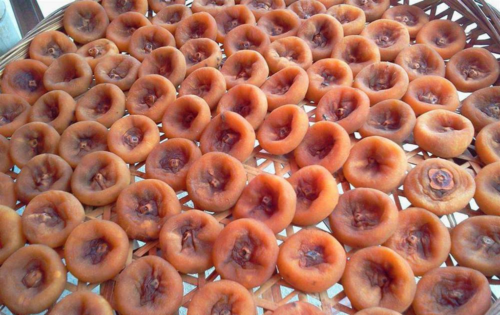  「柿饼」人称肺之果，种一次可吃百年，新鲜的不值钱，晒干后价