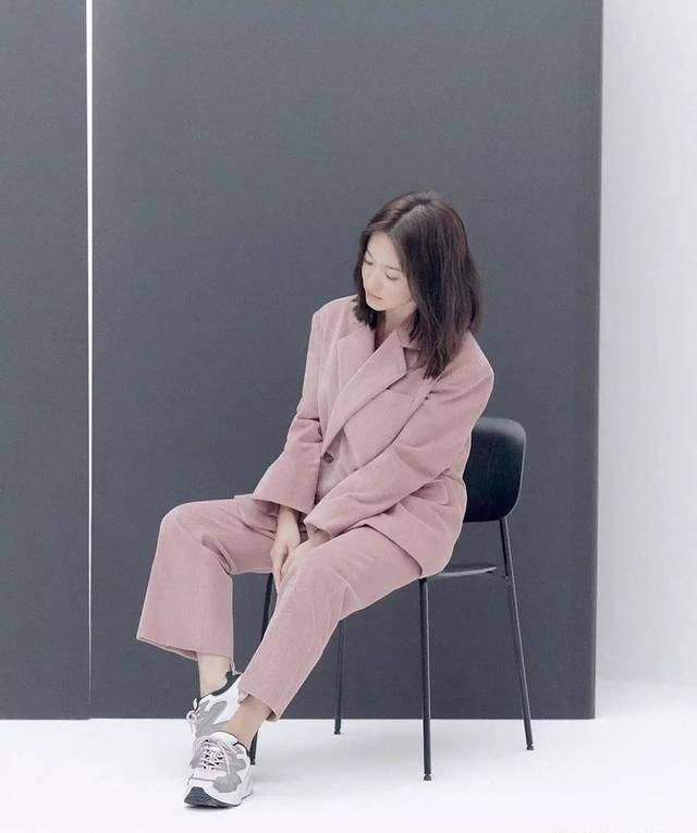  『纯真』剪了短发的乔妹，带着那股纯真劲儿又回来了
