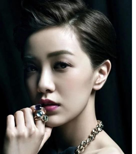 整容传闻一直围绕着她，这位女星不再无视，生气回应