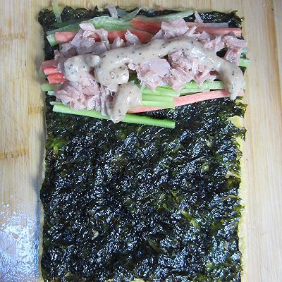  蛋皮：金枪鱼海苔蛋皮卷