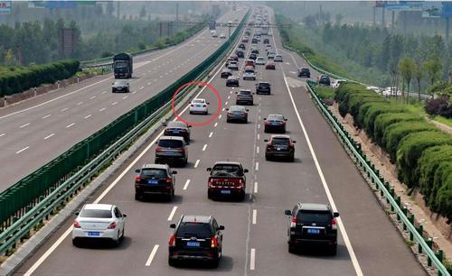 高速上最让人“痛恨”的现象，开始整治了！车友：早就该这样做了