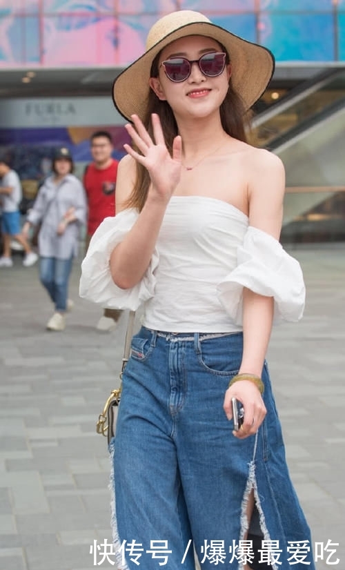 牛仔搭配白色上衣