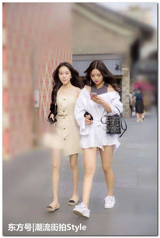 街拍美女：长得好看不多说了，明显美女搭配白色更加吸睛